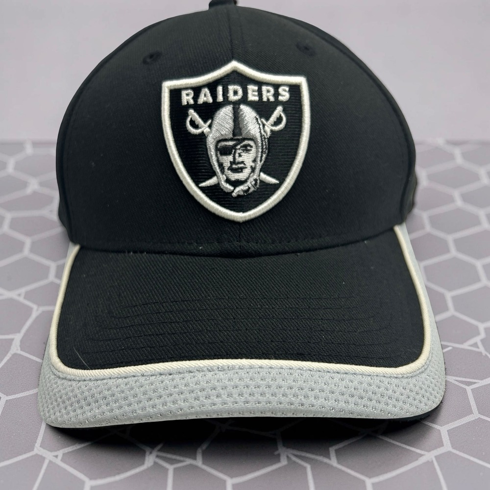 New Era Raiders Hat Mens S/M Black Excellent 39THIRTY NFL Stretch Fit Cap